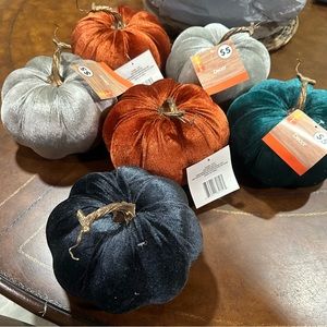 Set of‎ 6 large velvet pumpkins approximately 5”x8”